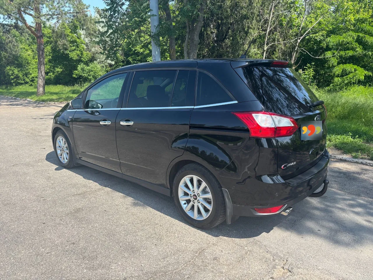 Ford Grand C-Max сзади сбоку